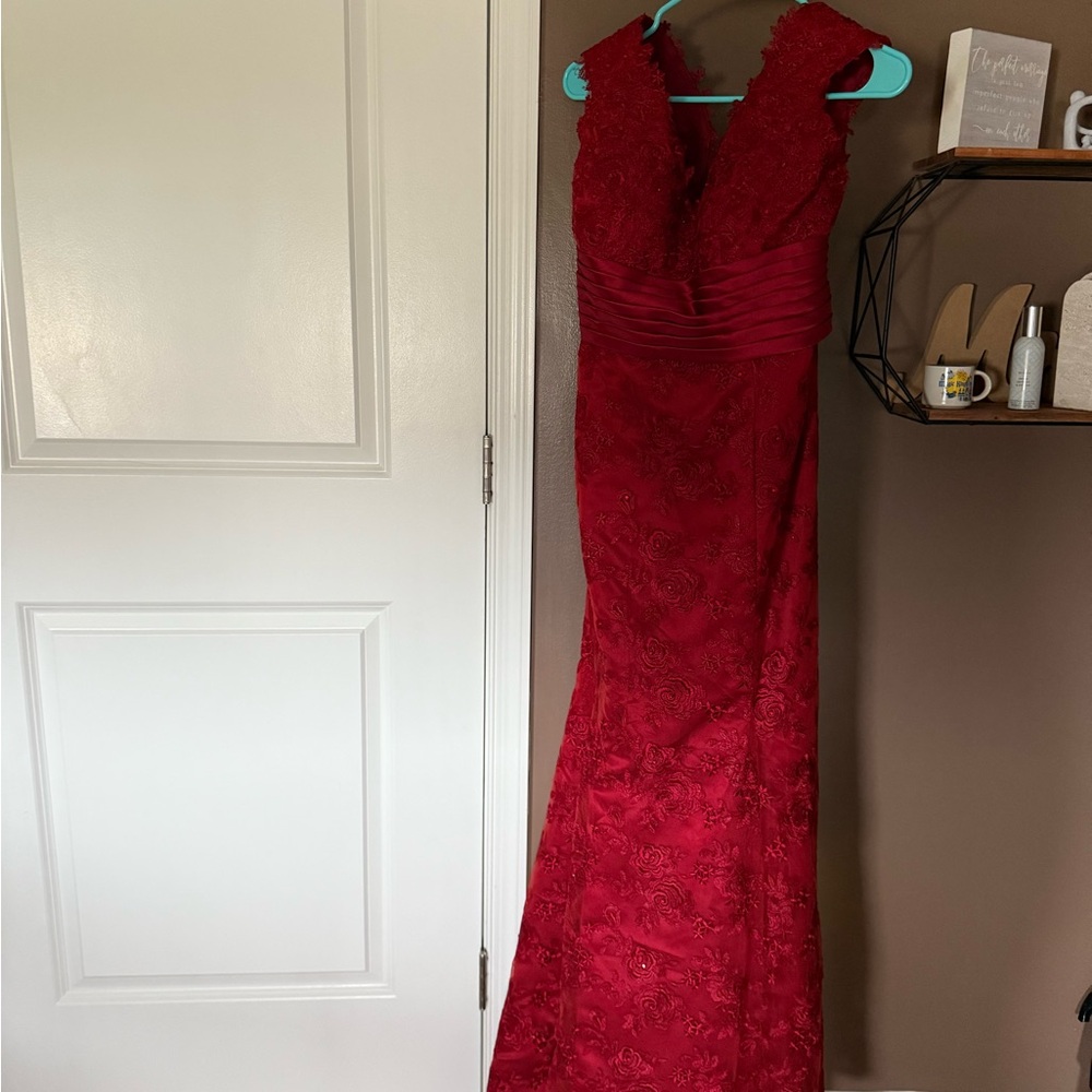 Elegant Red Lace Evening Gown